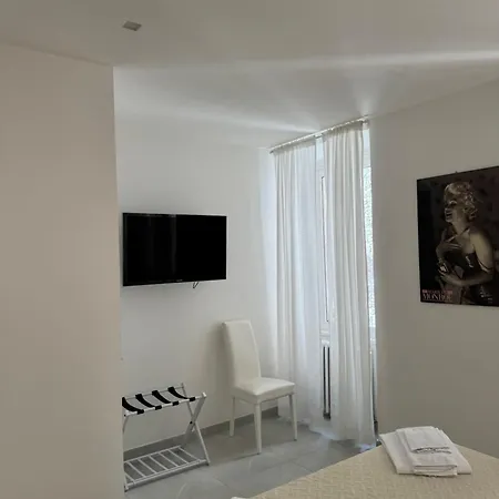 Re House & Deluxe *
