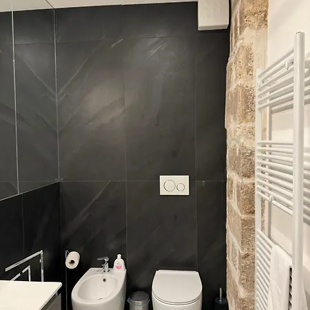Re House & Deluxe Apartment *