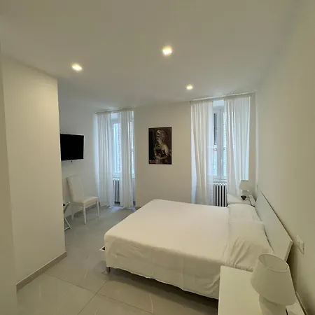 Re House & Deluxe Apartment